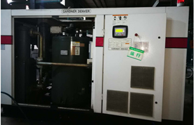 由于油品問題導(dǎo)致油氣分離器壓差高，空壓機(jī)潤(rùn)滑油結(jié)膠，油濾堵塞，機(jī)器高溫報(bào)警