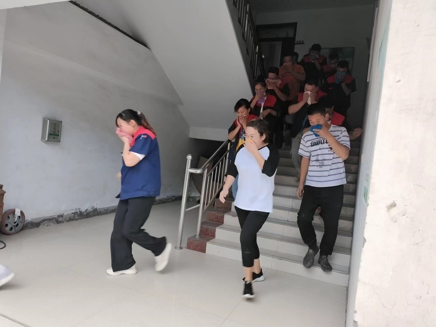 消防演練始于心 防患未“燃”踐于行(圖2) 消防演練始于心 防患未“燃”踐于行(圖2)